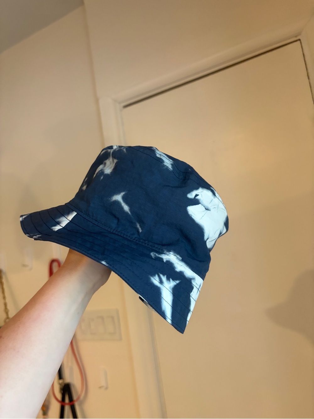 lululemon athletica navy & white bucket hat - logo tag visible - Picture 2 of 6
